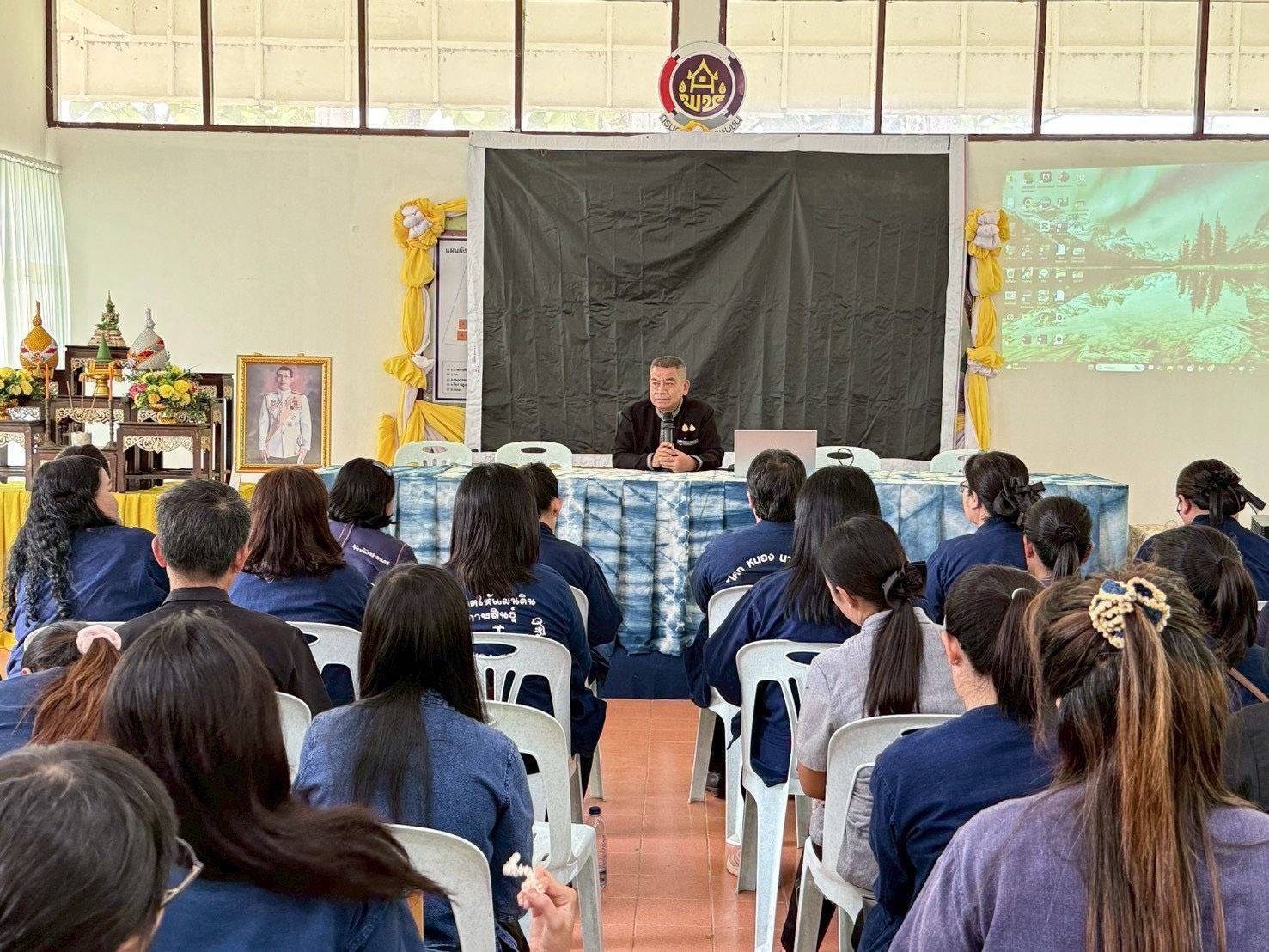 พช. โพนนาแก้ว: เข้าร่วมกิจกรรมประชุมเตรียมความพร้อมขับเคลื่อนแผนปฏิบัติงาน ปี 2569 พร้อม “หิ้วปิ่นโต เอามื้อสามัคคี” สร้างพลังความร่วมมือพัฒนาชุมชน และน้อมรำลึกในพระมหากรุณาธิคุณพระพันปีหลวง