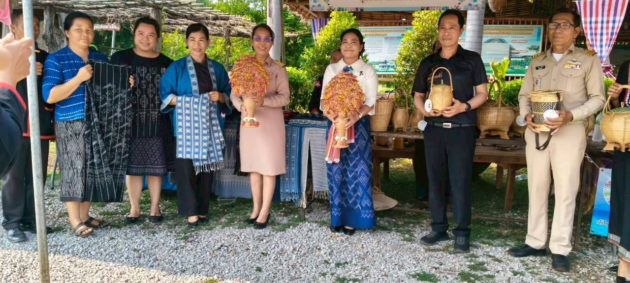 พช.โพนนาแก้ว จ.สกลนคร : ร่วมกิจกรรมการประกวดหมู่บ้านแผ่นดินธรรม แผ่นดินทอง 