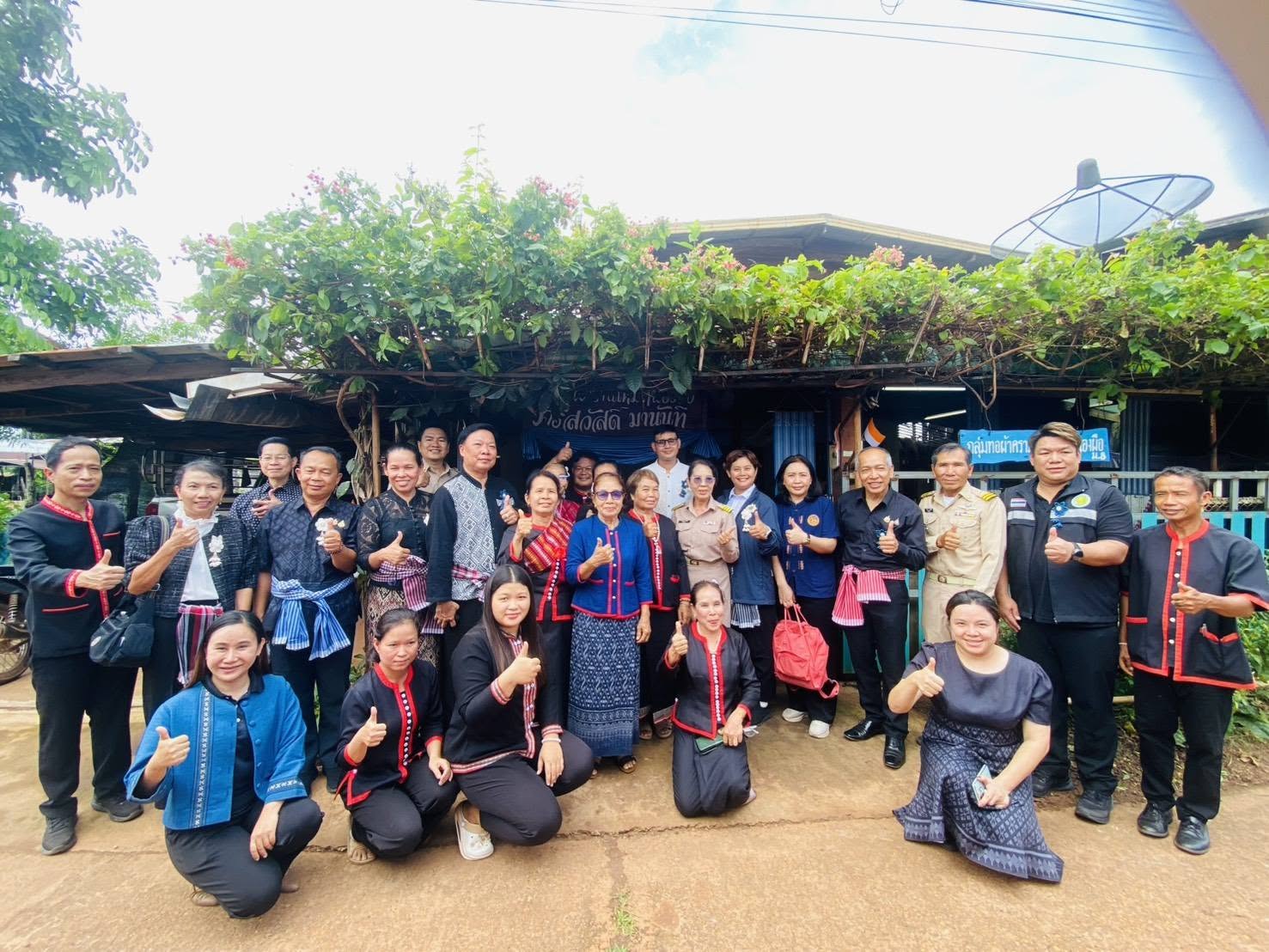 พช.โพนนาแก้ว: ร่วมกิจกรรมตรวจประเมินหมู่บ้านเข้มแข็ง แผ่นดินธรรม แผ่นดินทอง ระดับเขต
